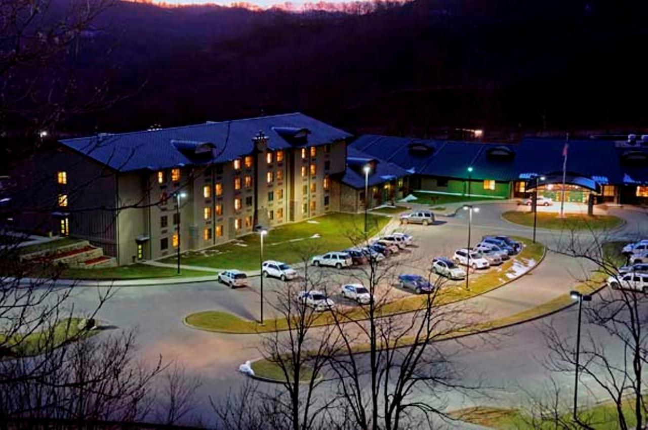 Chief Logan Lodge Hotel & Conference Экстерьер фото
