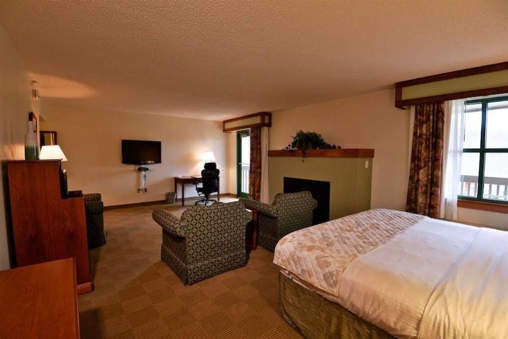Chief Logan Lodge Hotel & Conference Экстерьер фото