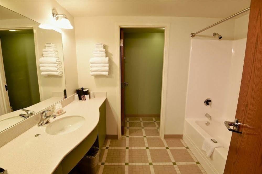 Chief Logan Lodge Hotel & Conference Экстерьер фото