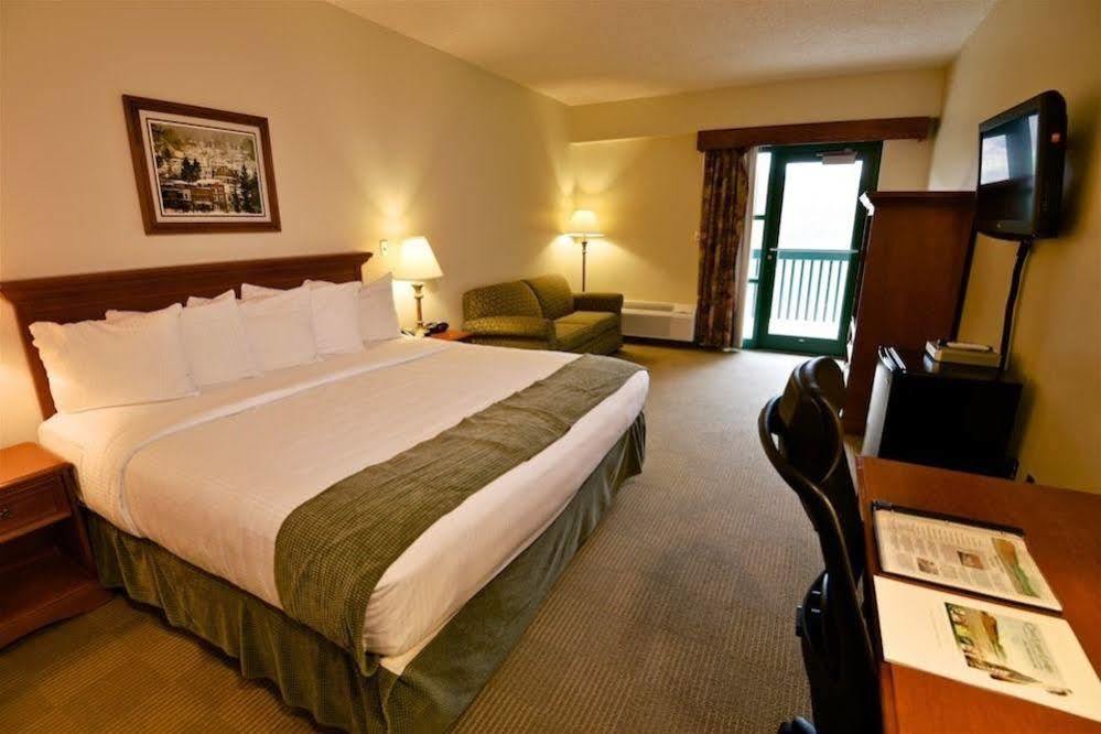 Chief Logan Lodge Hotel & Conference Экстерьер фото